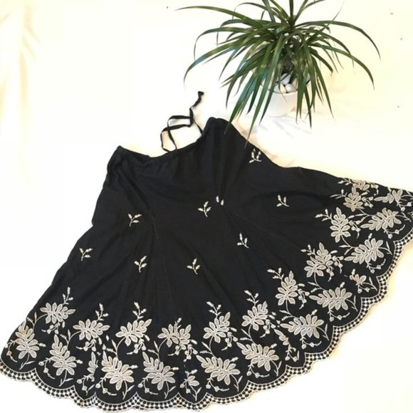 Max Studio Dresses & Skirts - Max studio A line skirt embroidered floral scallop XS Black Y2K